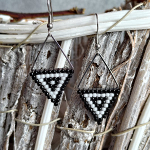 Kolczyki czarno-białe trójkąty