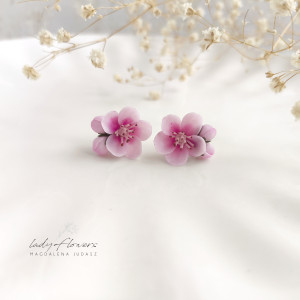 Kolczyki z kwiatami wiśni z dwoma pąkami