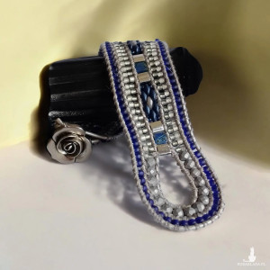 Bransoletka boho z koralików  srebrno - szafirowa