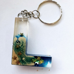 Brelok literka L galaxy niebieska ze złotem i gwiazdami