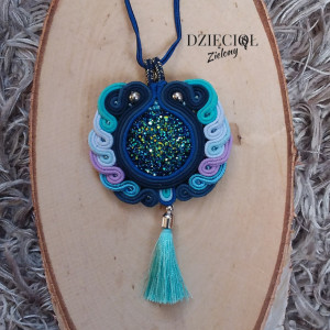 Niebieski wisiorek sutasz z falą i chwostem