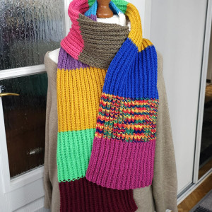 ciepły, mięciutki, kolorowy szalik; szalik w paski