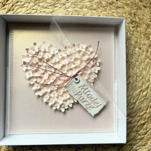 240,kartka na ślub w pudełku z kwiatowym sercem i torebką