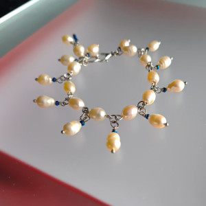 Bransoletka Perłowe Charmsy z Granatowym Kryształkiem 0946