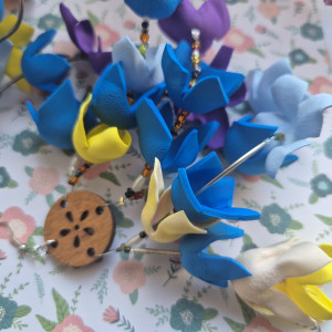 Kolczyki  długie kwiaty kolorowe