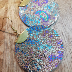 Kolczyki z włoskiej skóry oraz stali chirurgicznej koła