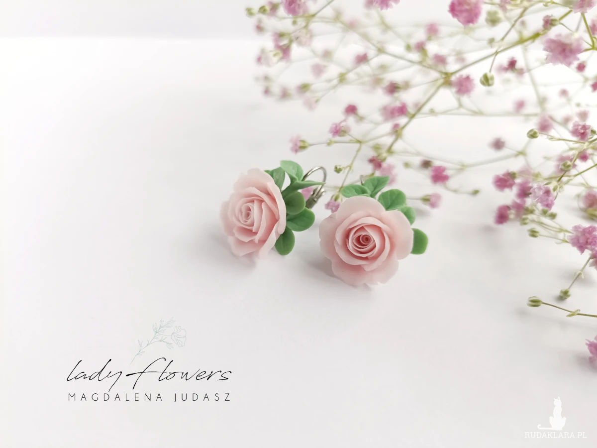 Kolczyki z pastelowymi różami