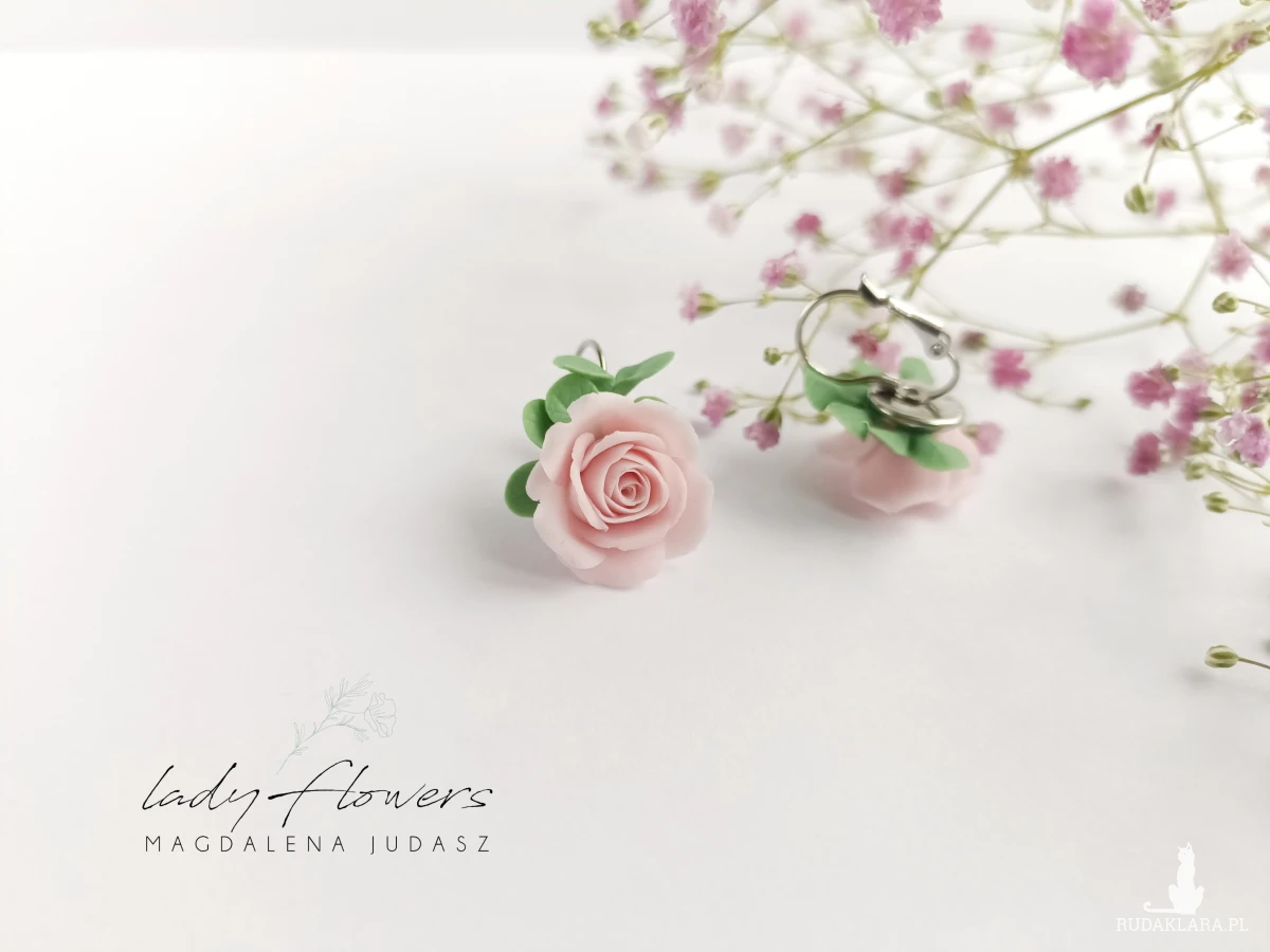 Kolczyki z pastelowymi różami