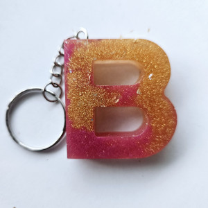 Brelok literka  B ŕóżowa I pomarańczowa