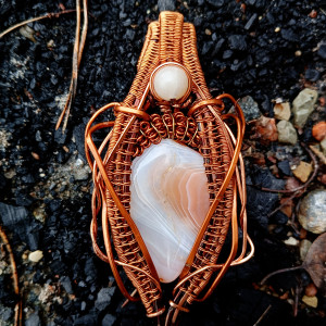 Zawieszka z agatem i amazonitem w oprawie miedzianej