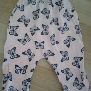 Spodnie w motylki 62