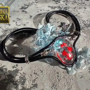 Kwiat Czerwony - naszyjnik z żywicy