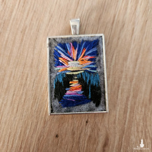 Recznie haftowany wisior zachód słońca nad jeziorem