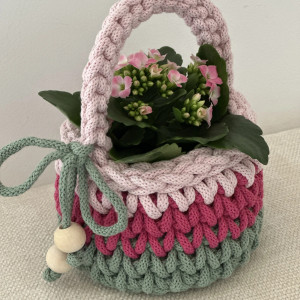 Koszyk ze sznurka bawełnianego kolorowy.