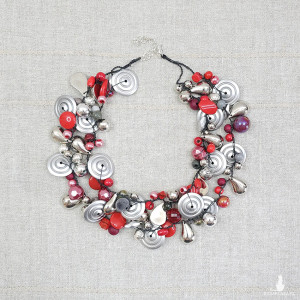 6380 szary, srebrny, czerwony naszyjnik; kolia