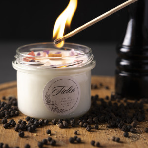 Drzewo sandałowe i pieprz - świeca sojowa