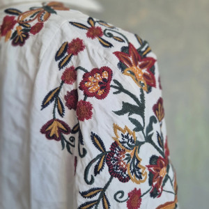 Bluzka biała haftowana