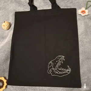 torba z czaszką wilka