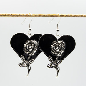 Kolczyki gotyckie serce z różą 040