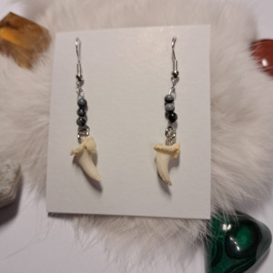 Kolczyki z pazurami lisa i obsydianem śnieżnym
