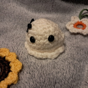 duszek z kokardką czarną