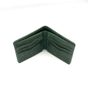 Zielony portfel skórzany ręcznie uszyty.