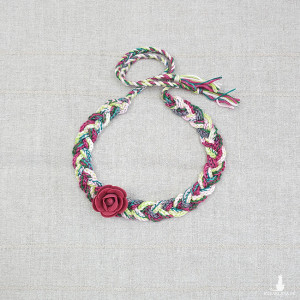 6522 kolorowy naszyjnik - warkocz z różą