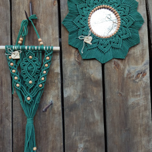 Zestaw Boho kwietnik oraz mandala z lusterkiem w kolorze butelkowej zieleni