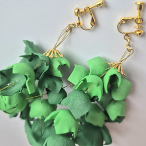 klipsy zielone kwiaty leciutkie