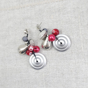 6386 szare, srebrne, czerwone kolczyki