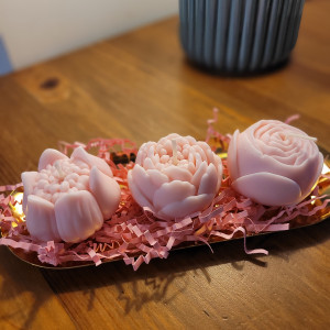 Uroczy zestaw upominkowy na złotej  tacy