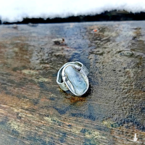 Pierścionek z akwamarynem, regulowany, oprawa cynowa