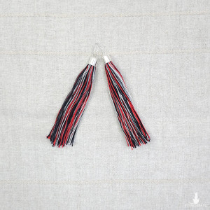 6064 czarne czerwone kolczyki chwosty