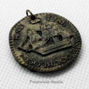 polymer clay monetki statek wisior unisex złoto