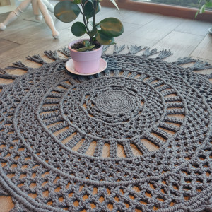 Ręcznie wykonany makramowy, okrągły dywanik w stylu Boho