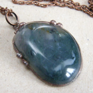Naszyjnik wisiorek z łańcuszkiem: agat mszysty bryłka kamienna
