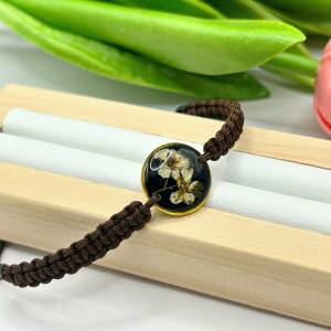 Makramowa bransoletka na brązowym sznurku