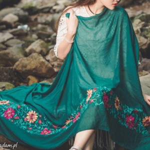 haftowany folkowy szal w kwiaty