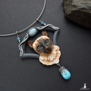 Naszyjnik z kotem syjamskim i amazonitem