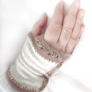 brązowo kremowe mitenki, pastelowe mitenki, lekkie mitenki na ręce, lekkie rękawiczki mitenki, prezent dla dziewczyny, prezent dla kobiety