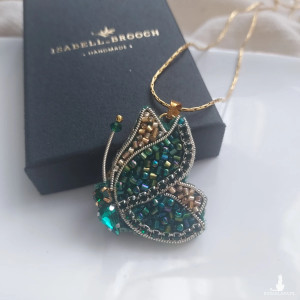 Wisior motyl w kolorze szmaragdowo-złotym