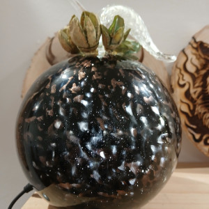 Lampka ozdobna ze szkła.