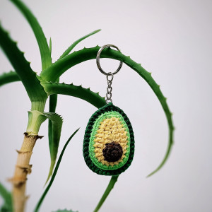 Szydełkowe avokado - brelok