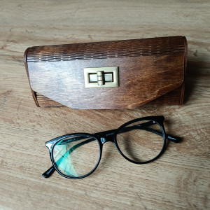 Drewniane etui na okulary