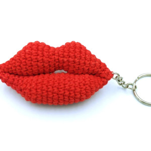 Szydełkowe piękne, soczyste usta - brelok