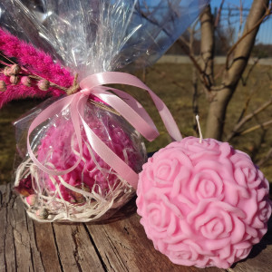 Naturalna świeca z wosku sojowego z aromatem piwonii