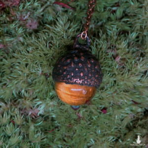 Naszyjnik żołądź elektroformowany miedź kamień naturalny tygrysie oko