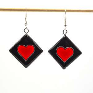 Kolczyki gotyckie z żywicy z sercem 046