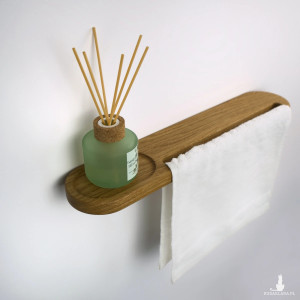 Półka łazienkowa z wieszakiem na ręcznik