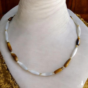 Naszyjnik z  masą perłową i tygrysim okiem